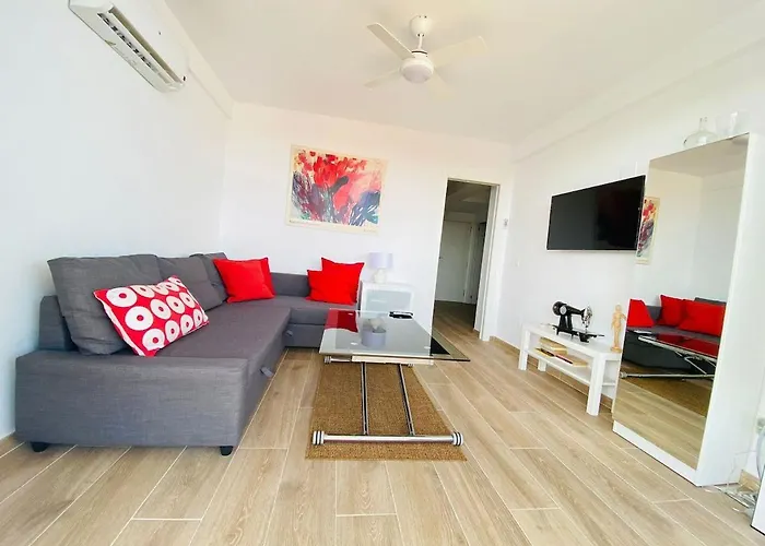 Luminoso ático Con Vistas Al Mar En Apartamento