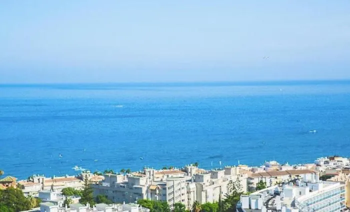 Luminoso ático Con Vistas Al Mar En Torremolinos